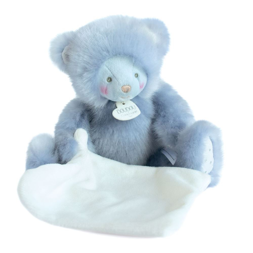 Нежно-голубой мишка с платочком 